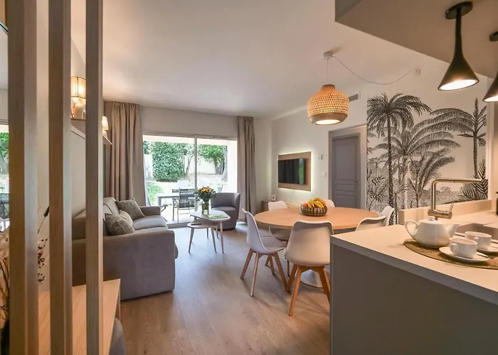 Ombre Des Pins A Tropez Xix アパート